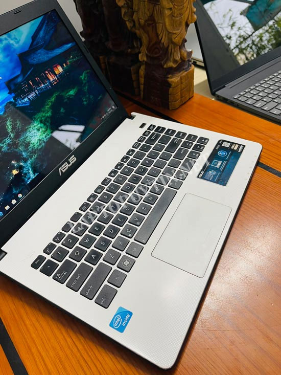 Laptop Asus X401A Intel B830 có bàn phím Chiclet và Touchpad siêu nhạy