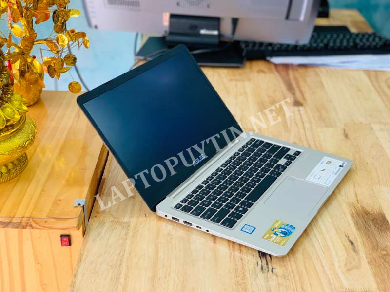 Laptop Asus Vivobook cũ được thiết kế độc đáo với vỏ ngoài làm bằng kim loại